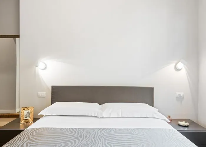 Guesthost - Maragliano Cozy Flat With Balcony Apartment *