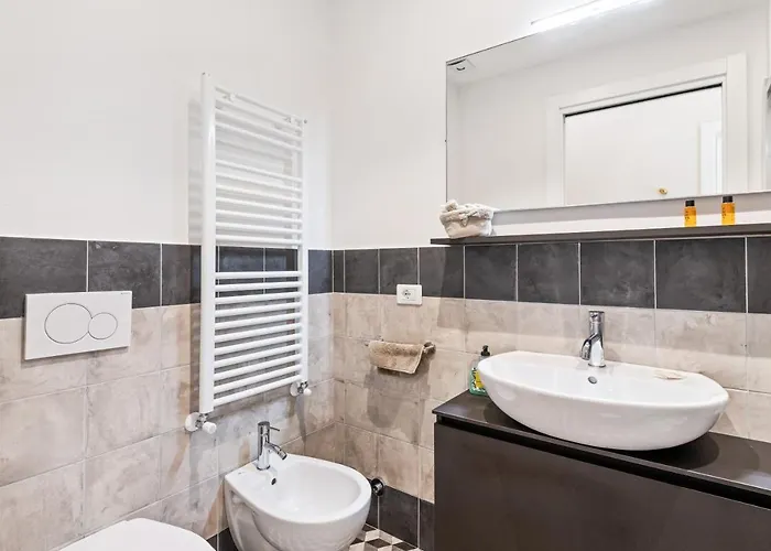 Guesthost - Maragliano Cozy Flat With Balcony * Florence