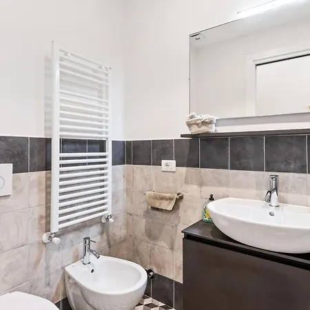 Maragliano Cozy Flat With Balcony * Florence